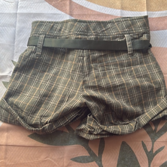 3/$10 Gianni Bini Green Plaid Belted Shorts - Picture 6 of 6